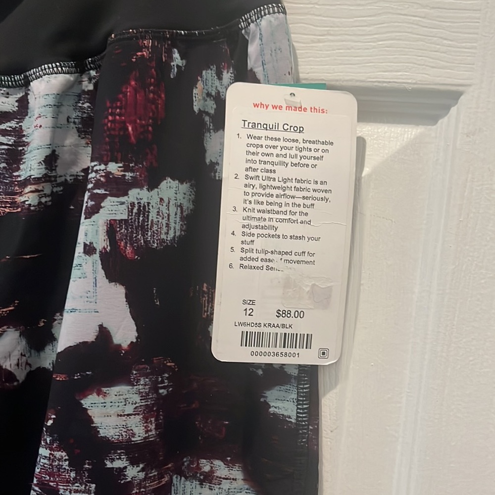 BNWT’S. Lululemon Tranquil Crop - Picture 10 of 13